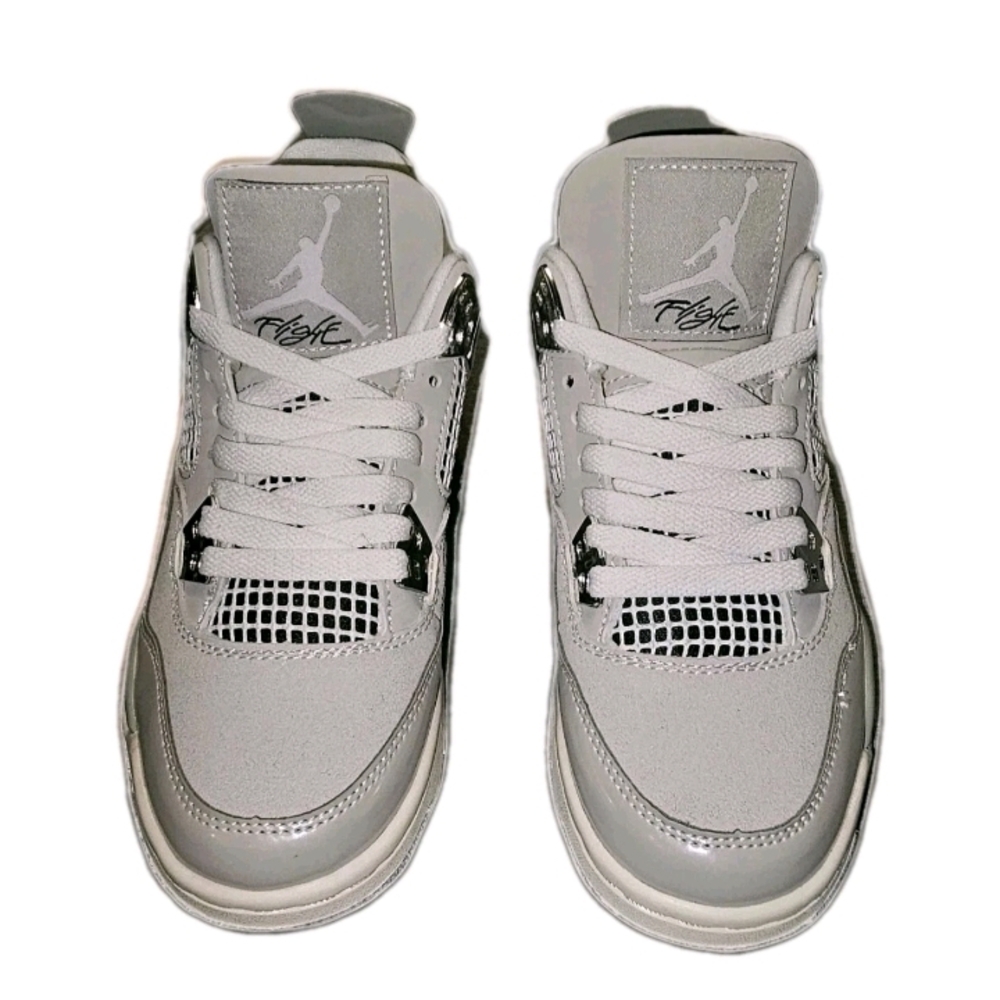 Air Jordan 4 Retro Women's  6.5 white gray New W/box Collectible Sneakers